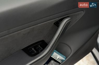 Седан Tesla Model 3 2018 в Киеве