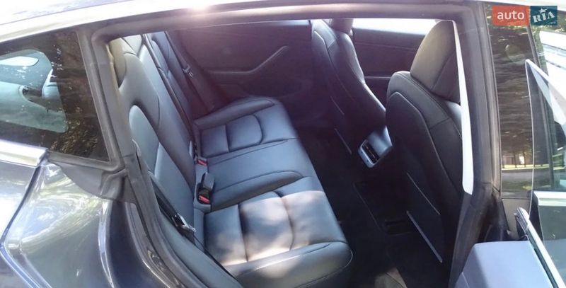 Седан Tesla Model 3 2019 в Києві