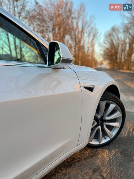 Седан Tesla Model 3 2019 в Броварах