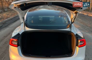 Седан Tesla Model 3 2019 в Броварах