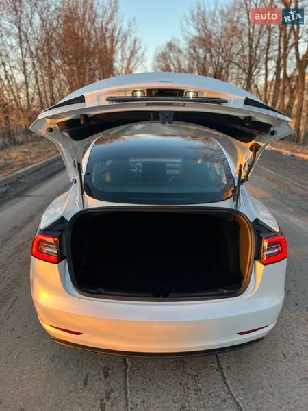 Седан Tesla Model 3 2019 в Броварах