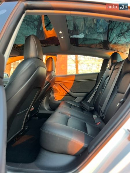 Седан Tesla Model 3 2019 в Броварах