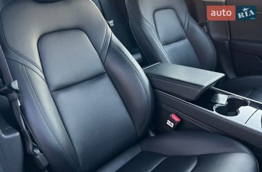 Седан Tesla Model 3 2019 в Броварах