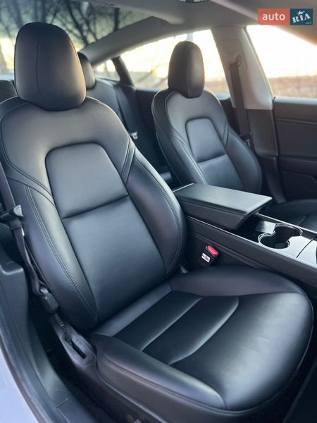 Седан Tesla Model 3 2019 в Броварах