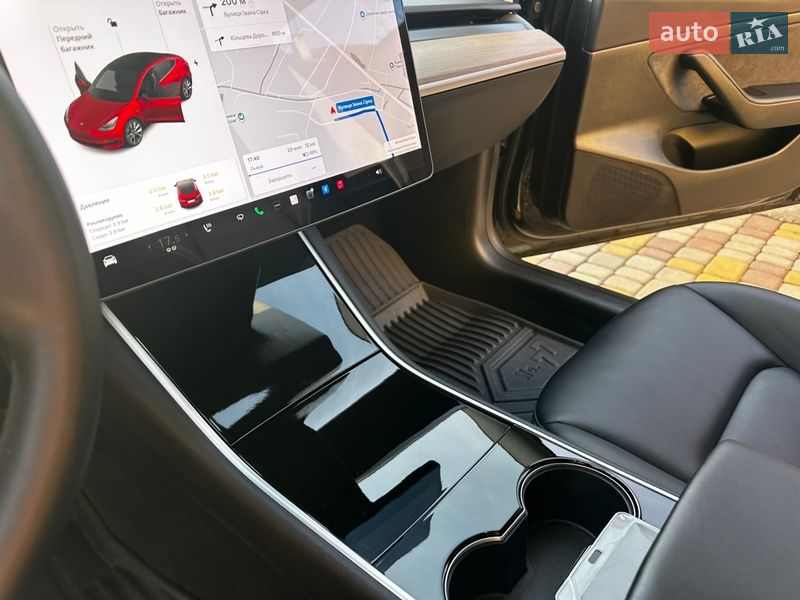 Седан Tesla Model 3 2019 в Львове