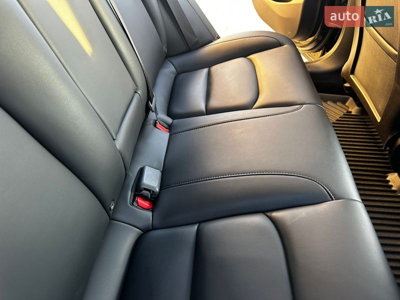 Седан Tesla Model 3 2019 в Львове