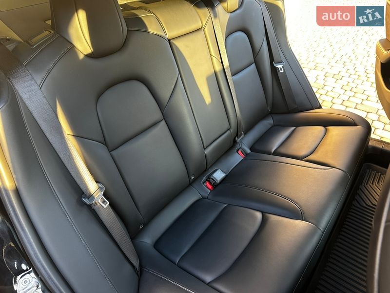 Седан Tesla Model 3 2019 в Львове
