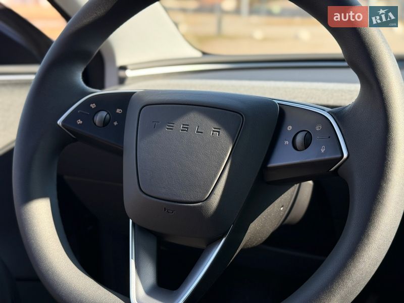 Седан Tesla Model 3 2025 в Львове фото 23 Седан Tesla Model 3 2025 в Львове