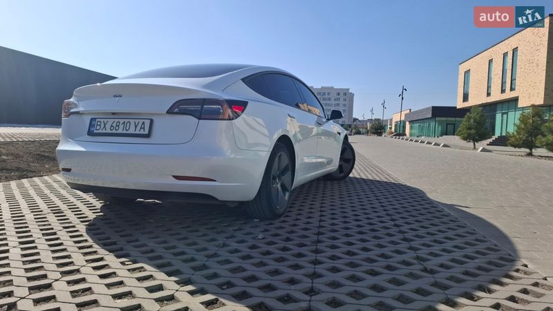 Седан Tesla Model 3 2023 в Хмельницком