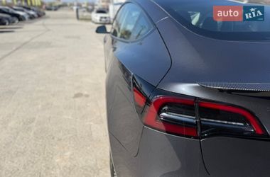 Седан Tesla Model 3 2023 в Львове
