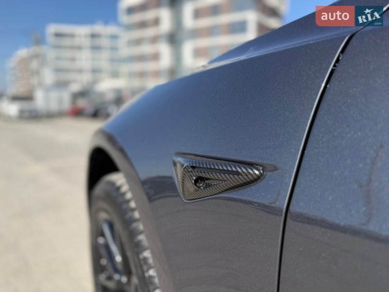 Седан Tesla Model 3 2023 в Львове