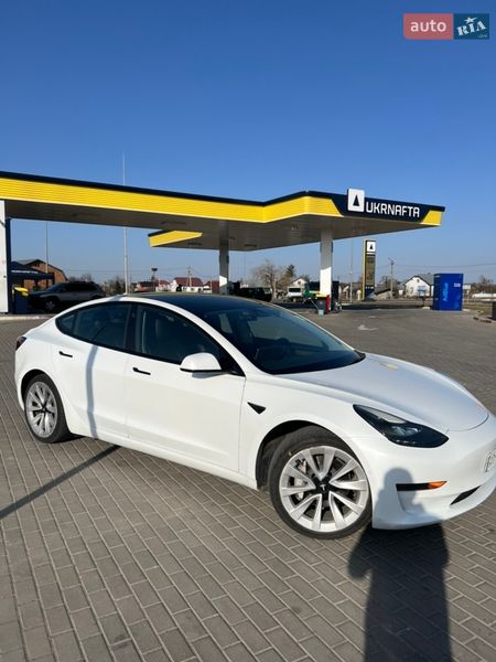 Седан Tesla Model 3 2022 в Ивано-Франковске
