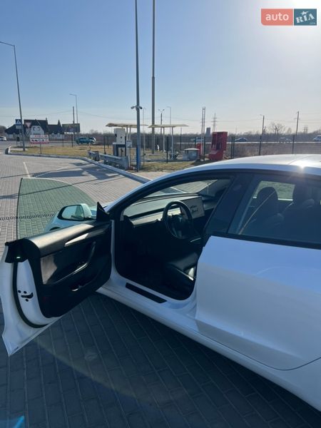 Седан Tesla Model 3 2022 в Ивано-Франковске