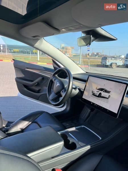 Седан Tesla Model 3 2022 в Ивано-Франковске