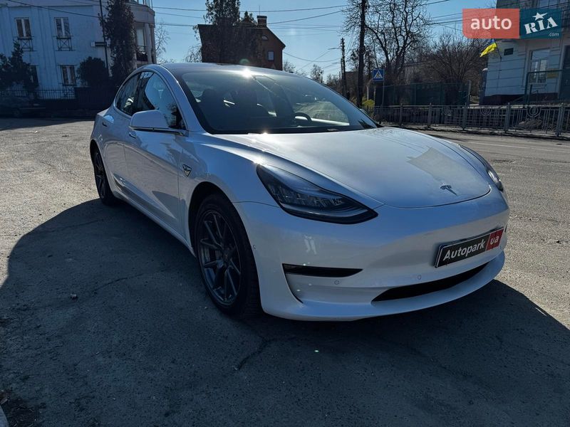 Седан Tesla Model 3 2020 в Киеве