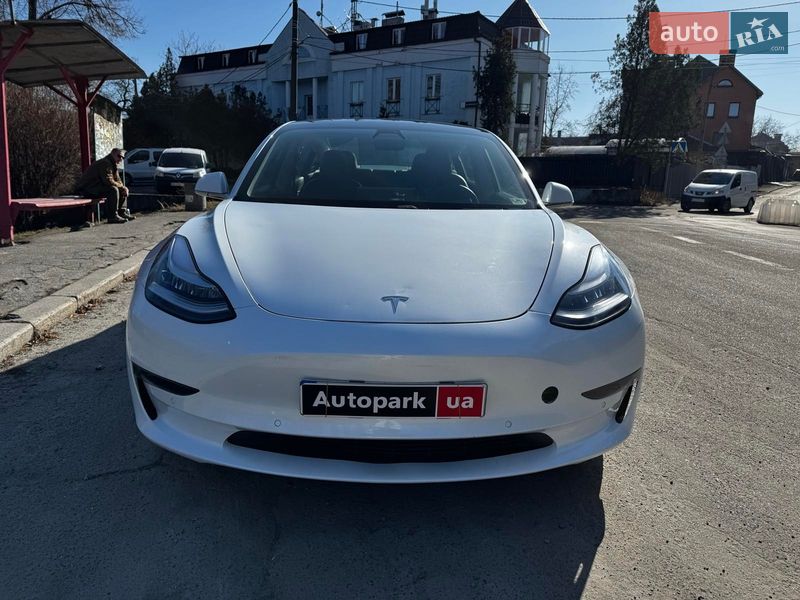 Седан Tesla Model 3 2020 в Киеве