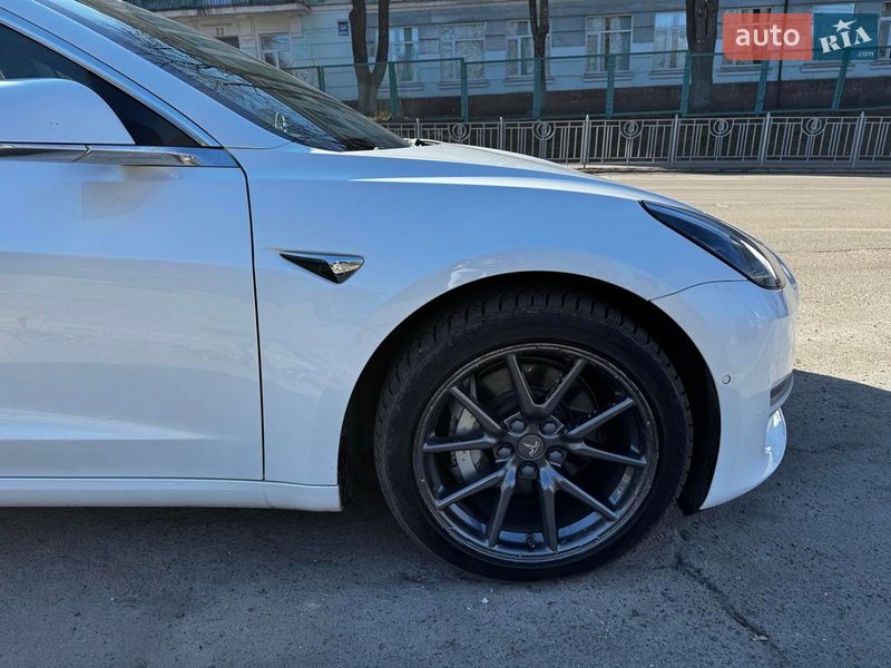 Седан Tesla Model 3 2020 в Киеве