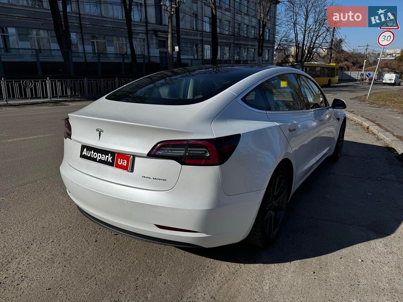 Седан Tesla Model 3 2020 в Киеве