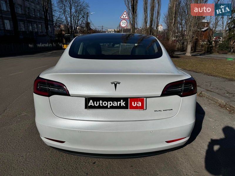 Седан Tesla Model 3 2020 в Киеве