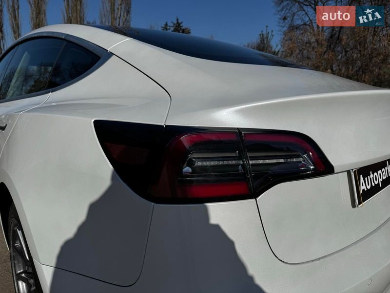 Седан Tesla Model 3 2020 в Киеве