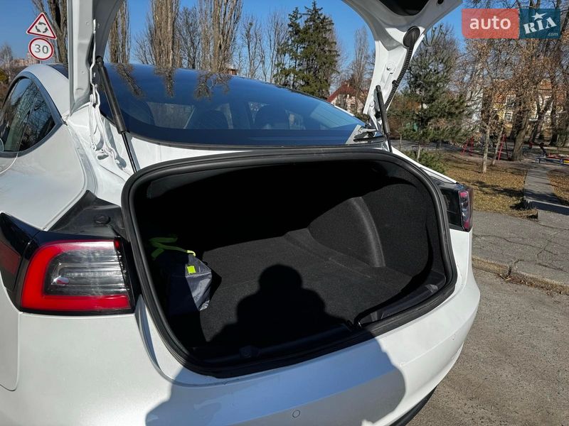 Седан Tesla Model 3 2020 в Киеве