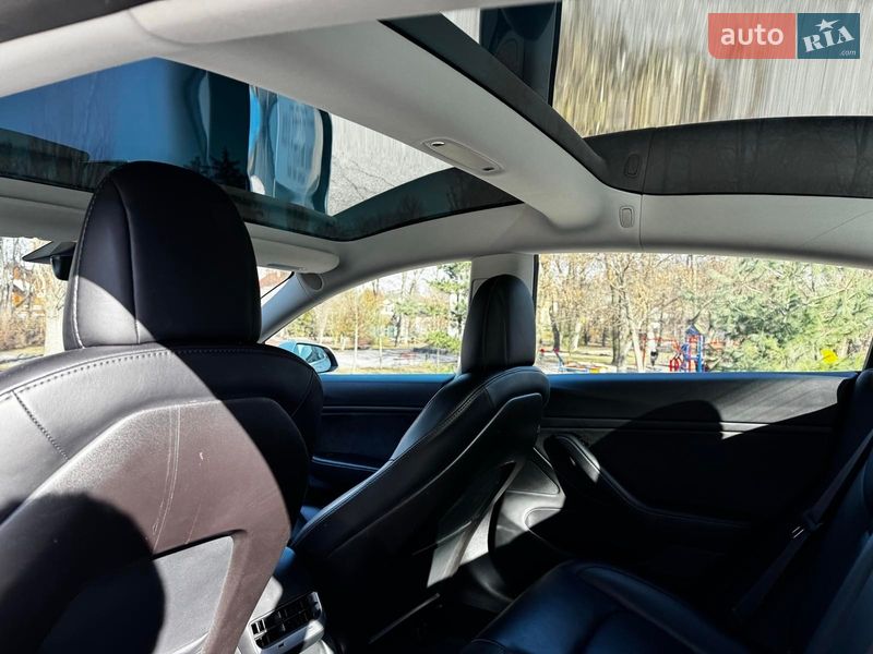 Седан Tesla Model 3 2020 в Киеве
