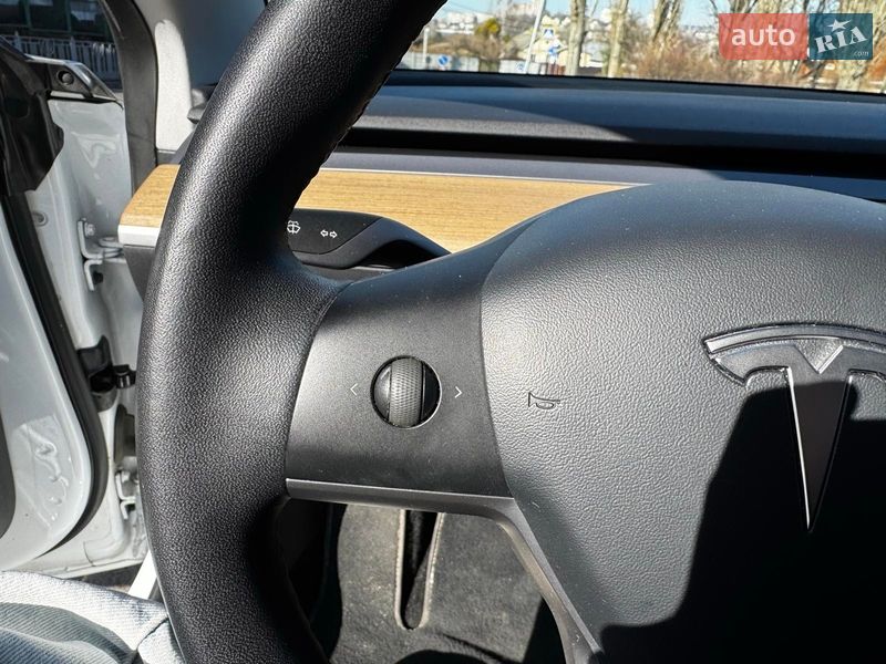 Седан Tesla Model 3 2020 в Киеве
