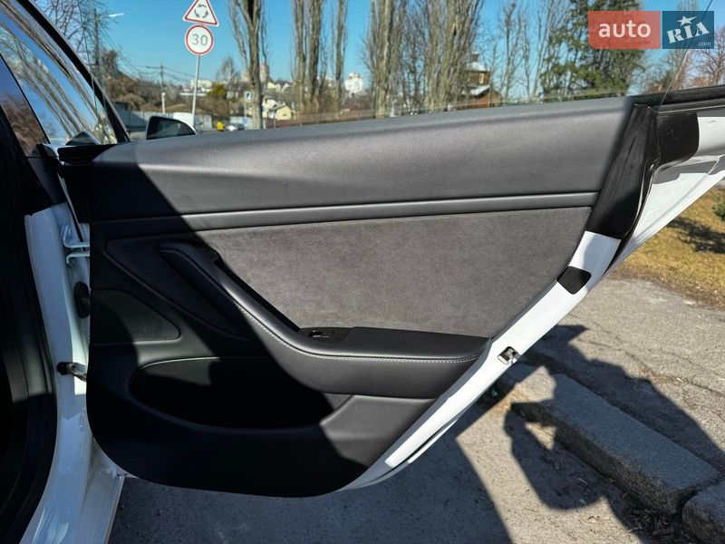Седан Tesla Model 3 2020 в Киеве