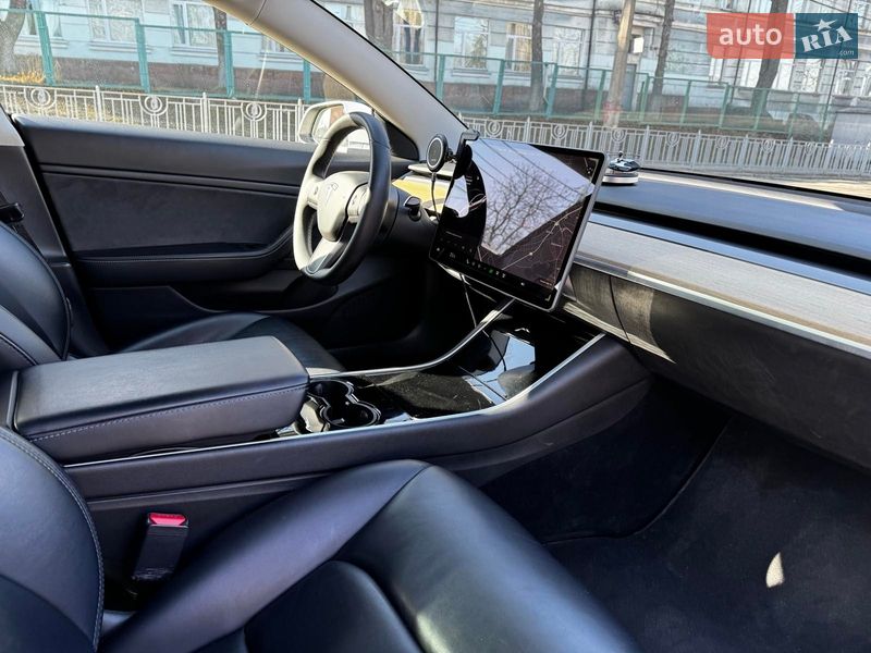Седан Tesla Model 3 2020 в Киеве
