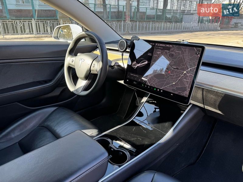Седан Tesla Model 3 2020 в Киеве