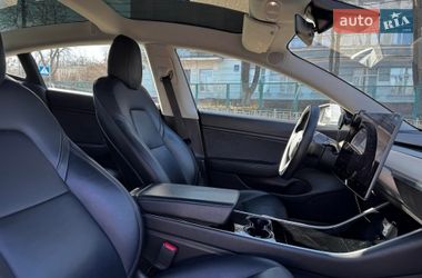 Седан Tesla Model 3 2020 в Киеве