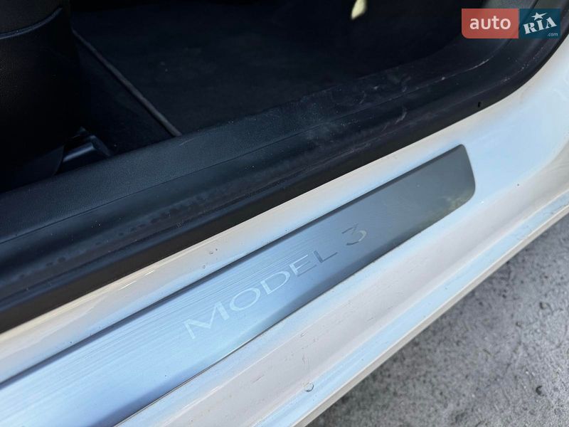 Седан Tesla Model 3 2020 в Киеве