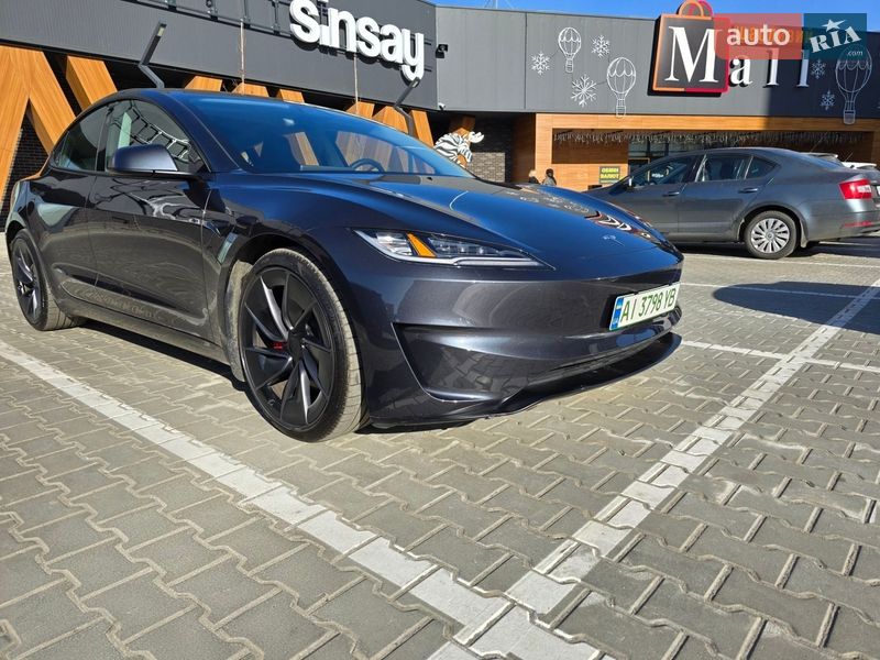 Седан Tesla Model 3 2024 в Киеве
