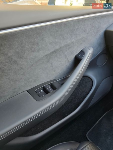 Седан Tesla Model 3 2024 в Киеве