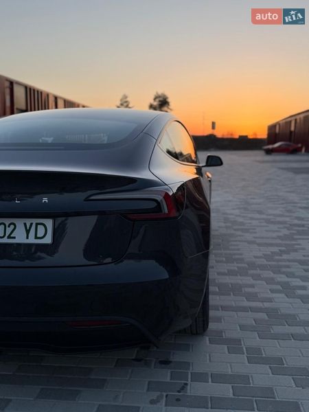 Седан Tesla Model 3 2024 в Львове