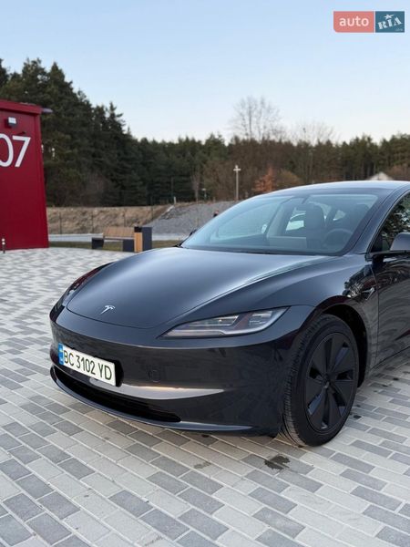 Седан Tesla Model 3 2024 в Львове
