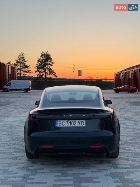 Седан Tesla Model 3 2024 в Львове