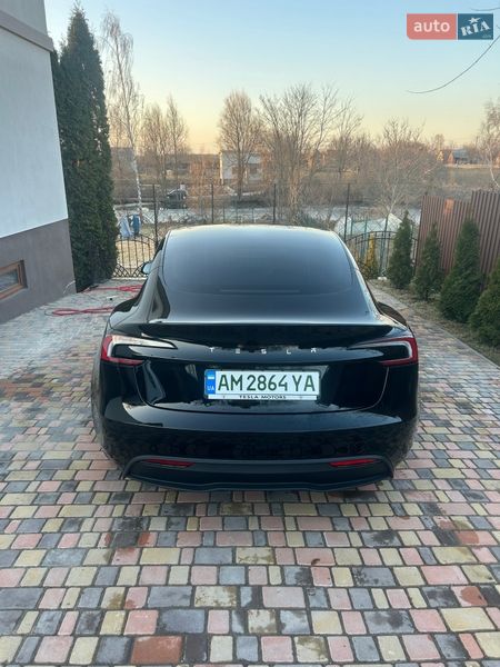 Седан Tesla Model 3 2025 в Звягелі