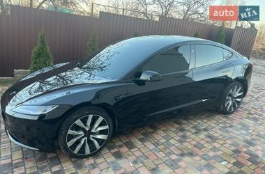 Седан Tesla Model 3 2025 в Звягелі