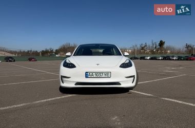 Седан Tesla Model 3 2022 в Киеве