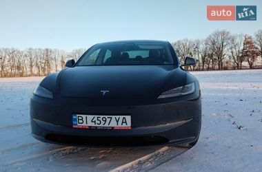 Седан Tesla Model 3 2025 в Полтаве