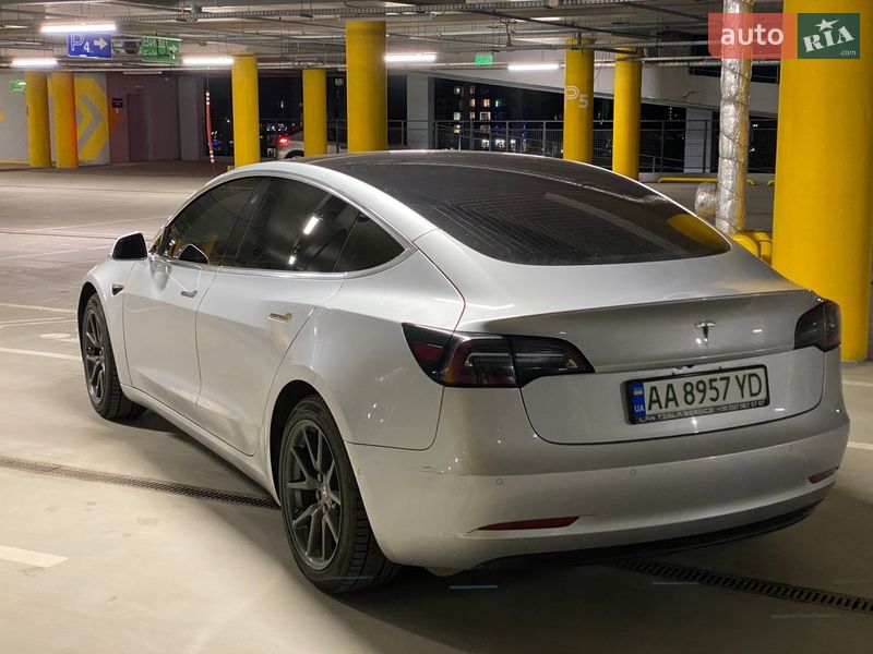 Седан Tesla Model 3 2018 в Києві