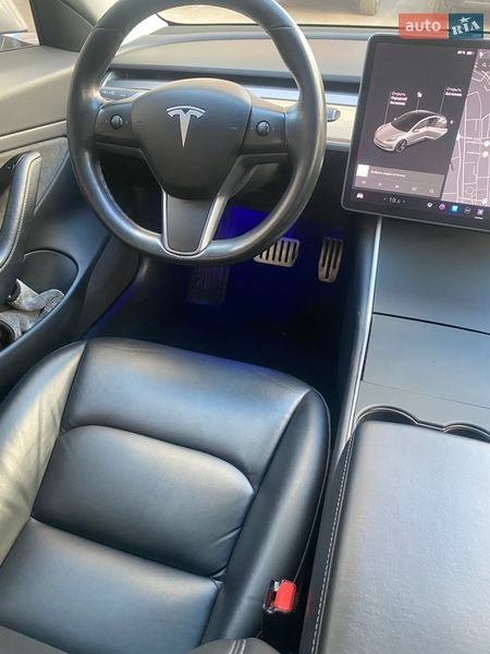 Седан Tesla Model 3 2018 в Києві