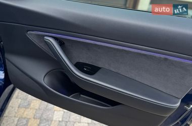Седан Tesla Model 3 2019 в Львове