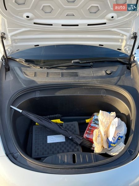 Седан Tesla Model 3 2019 в Житомире