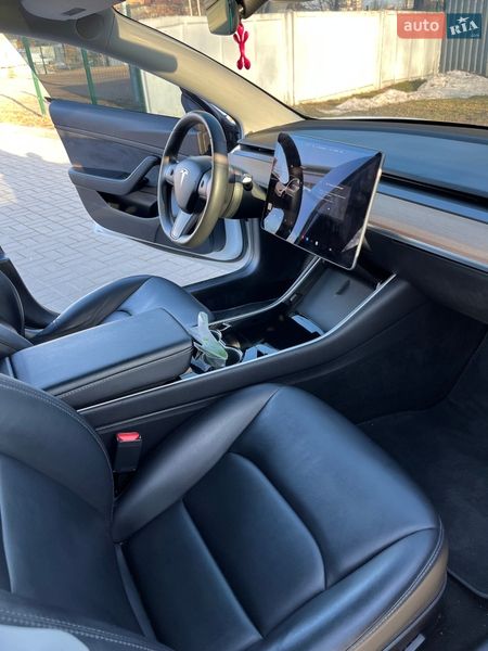 Седан Tesla Model 3 2019 в Житомире