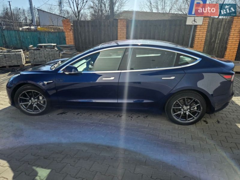 Седан Tesla Model 3 2018 в Киеве