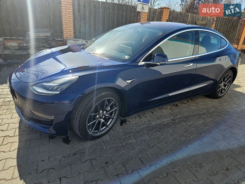 Седан Tesla Model 3 2018 в Киеве