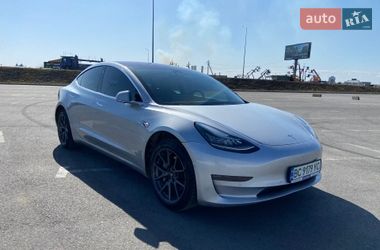 Седан Tesla Model 3 2018 в Львові
