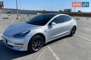Седан Tesla Model 3 2018 в Львове